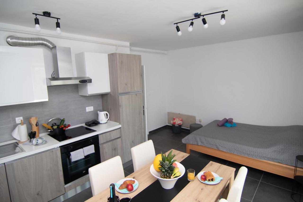 Valkane Beach Studio Apartment Pula Exterior foto