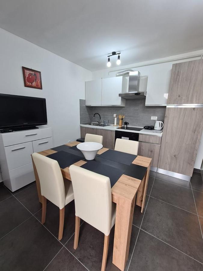 Valkane Beach Studio Apartment Pula Exterior foto